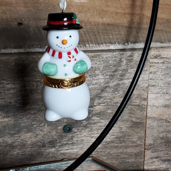 1997 Hallmark Keepsake Ornament - Snowman Porcelain Hinged Box. - Picture 4 of 8